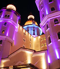 Hausfassade wird Beleuchtet